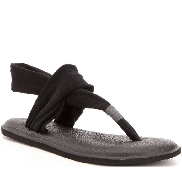 sanuk women's black flip flops